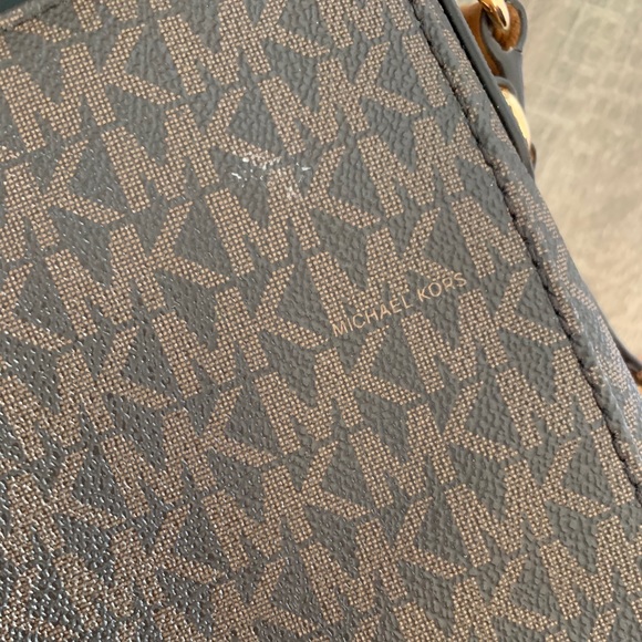 ❌SOLD❌ Michael Kors Cross Body Purse - Picture 10 of 16